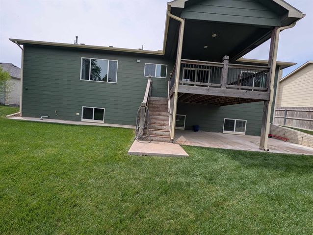 714 S Spring Hollow Dr, Wichita, KS 67230