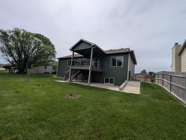 714 S Spring Hollow Dr, Wichita, KS 67230