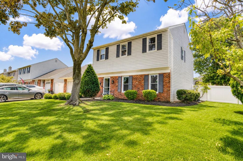519 S QUEEN ANNE DR, FAIRLESS HILLS, PA 19030 — photo 2