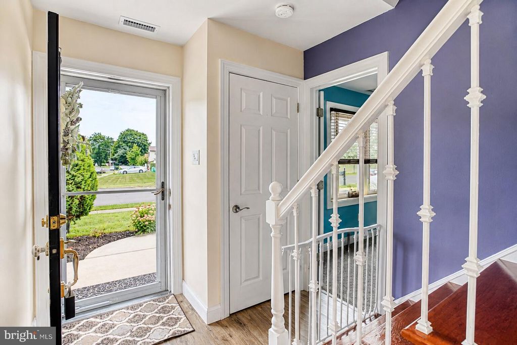 519 S QUEEN ANNE DR, FAIRLESS HILLS, PA 19030 — photo 5