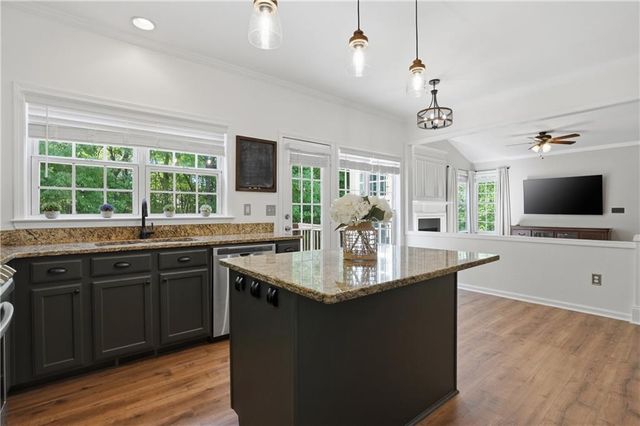 522 Keeneland Avenue, Woodstock, GA 30189