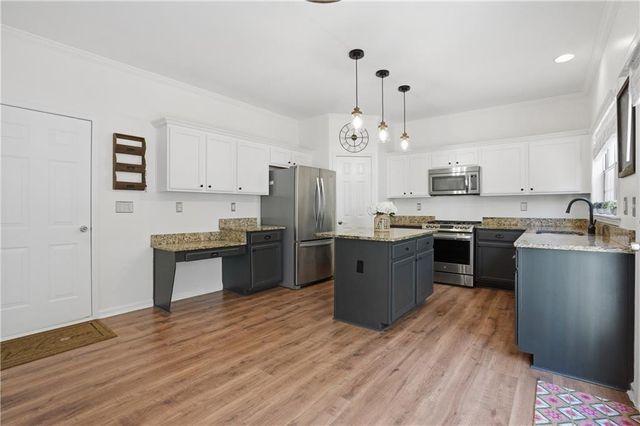 522 Keeneland Avenue, Woodstock, GA 30189