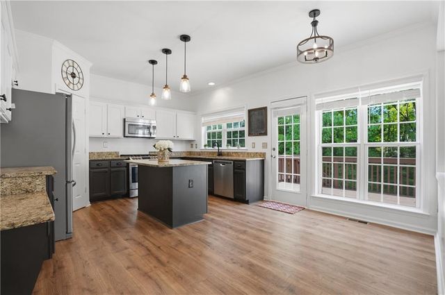 522 Keeneland Avenue, Woodstock, GA 30189