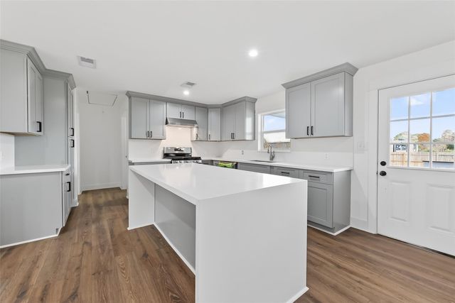 2311 8th Street, Liverpool, TX 77577