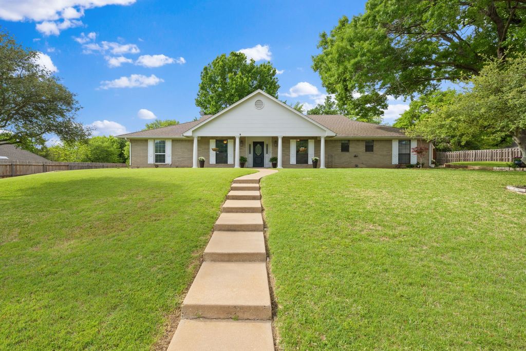 1814 Lakeridge Drive, Weatherford, TX 76087 — exterior