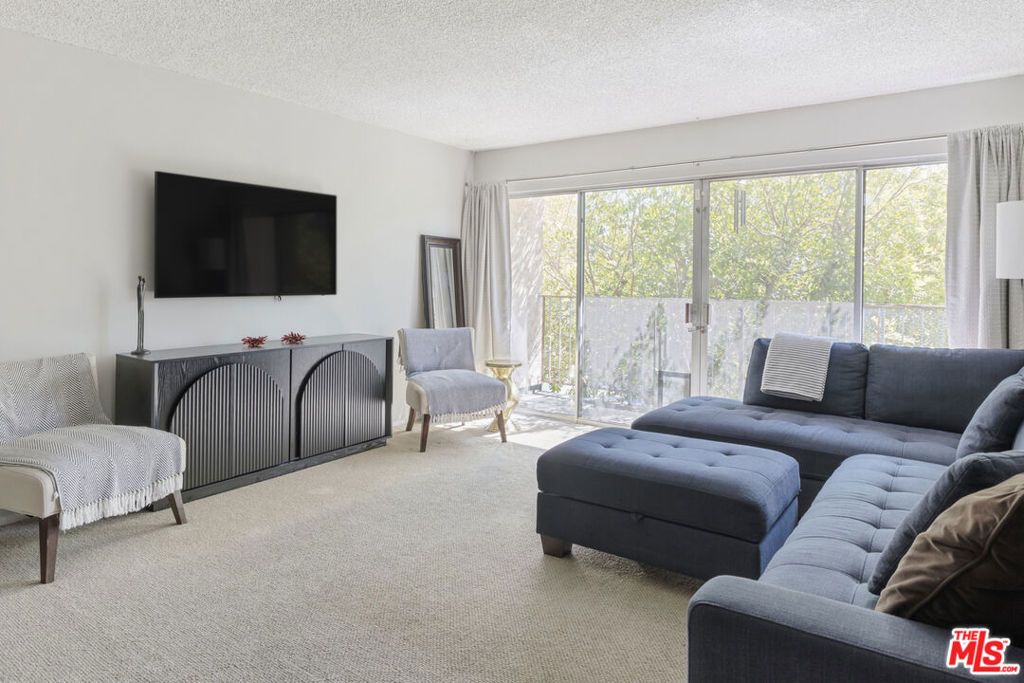 6771 Springpark Avenue 102A, Los Angeles, CA 90056 — exterior