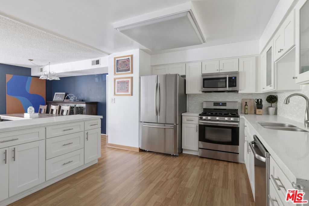 6771 Springpark Avenue 102A, Los Angeles, CA 90056 — photo 2