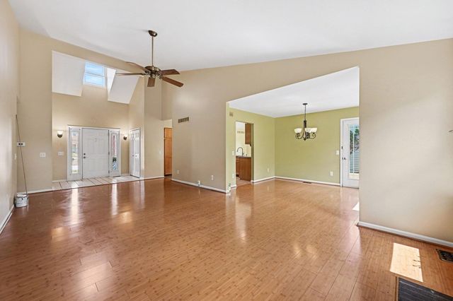 47186 Scarlet Drive S, Novi, MI 48374