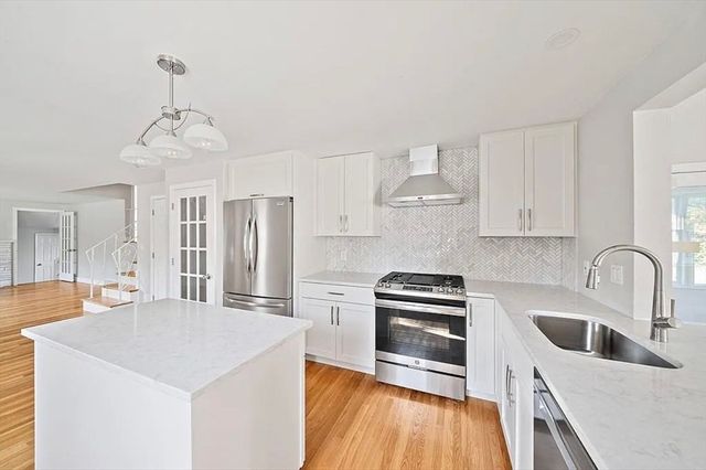 5 Cameo Rd, Braintree, MA 02184
