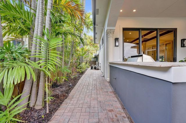 2425 Fryer Point, Fort Lauderdale, FL 33305