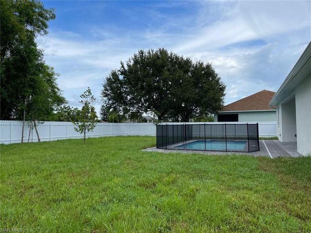 132 SW 9th AVE, Cape Coral, FL 33991