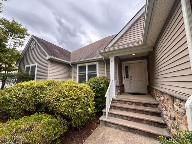 5 Little Tarn Ct, Hardyston Twp., NJ 07419