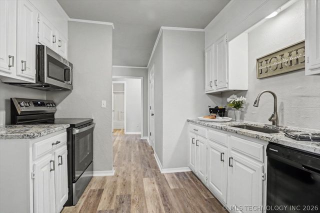 5036 S 27th West Avenue, Tulsa, OK 74107