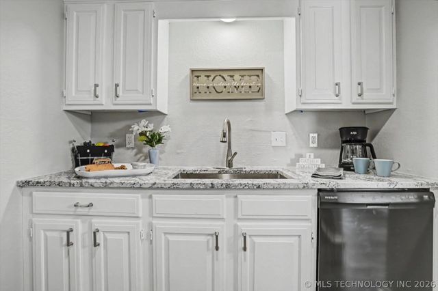 5036 S 27th West Avenue, Tulsa, OK 74107