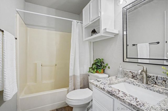 5036 S 27th West Avenue, Tulsa, OK 74107