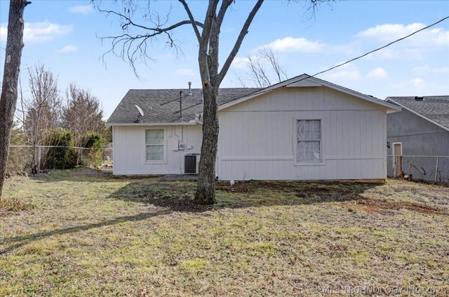5036 S 27th West Avenue, Tulsa, OK 74107
