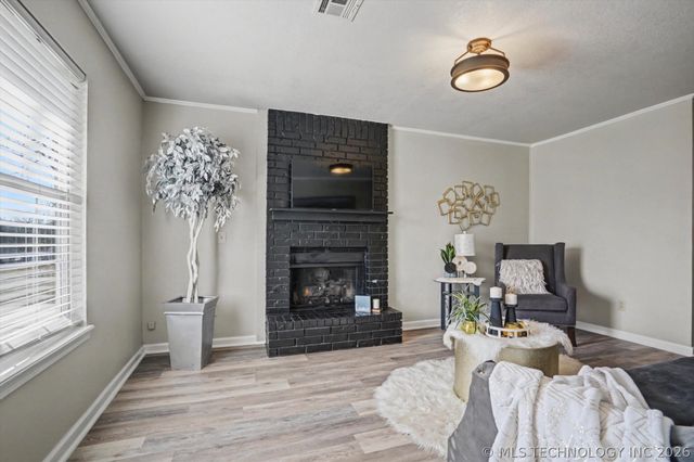 5036 S 27th West Avenue, Tulsa, OK 74107