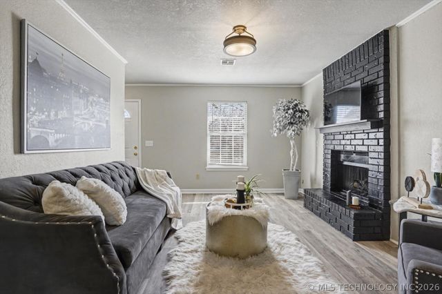 5036 S 27th West Avenue, Tulsa, OK 74107