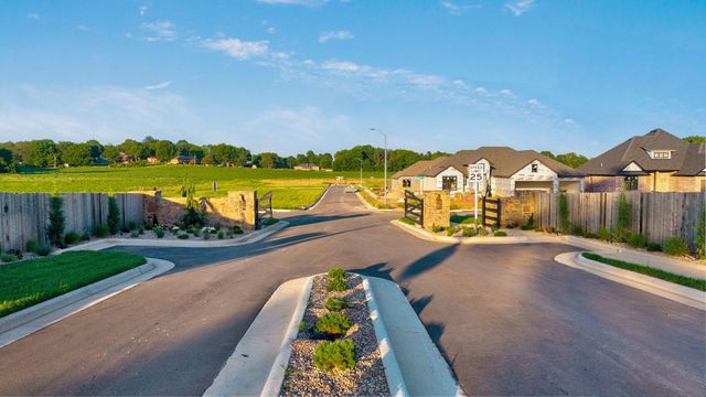 1783 S Pinecone Path, Springfield, MO 65809