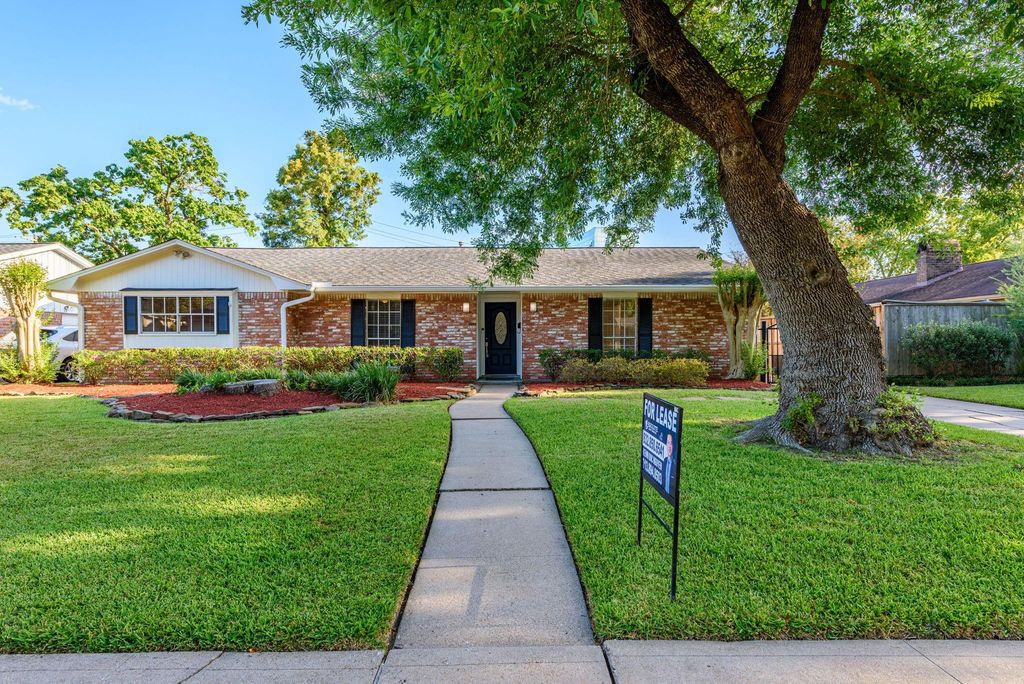 10715 Wickersham Lane, Houston, TX 77042