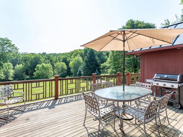 35 Schoolhouse Road, Roxbury, CT 06783