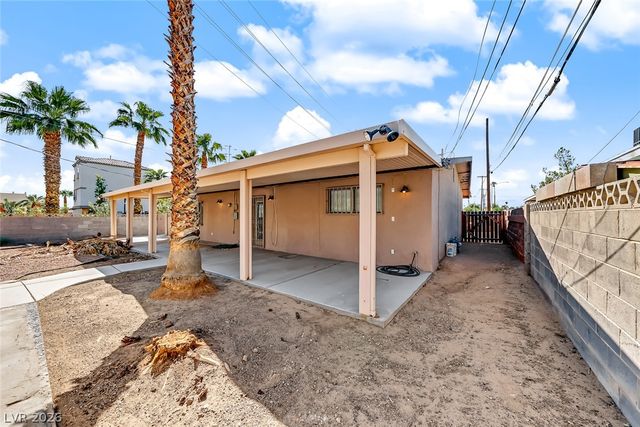 229 Shadow Lane, Las Vegas, NV 89106