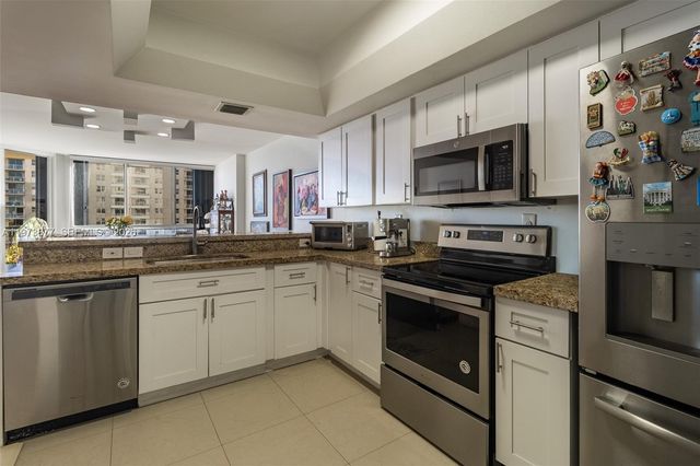 520 Brickell Key Dr A1007, Miami, FL 33131