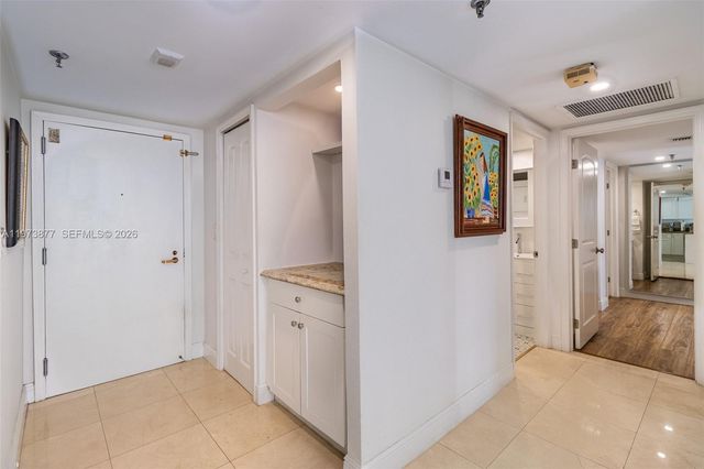 520 Brickell Key Dr A1007, Miami, FL 33131