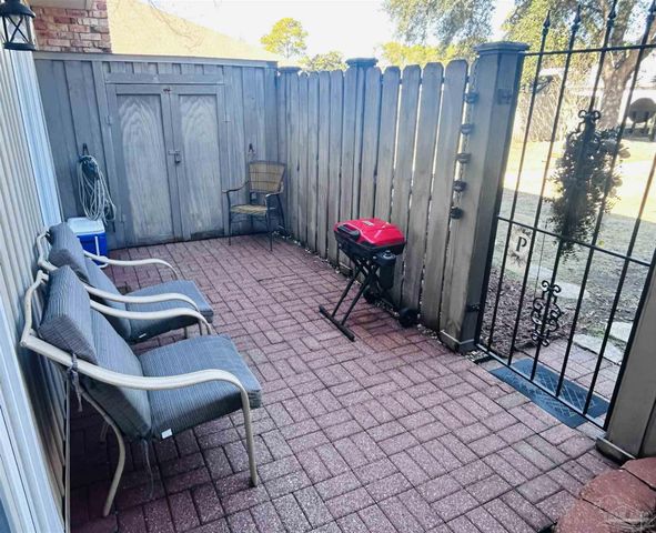 4701 Huron Dr, Pensacola, FL 32507