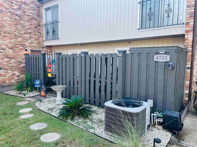 4701 Huron Dr, Pensacola, FL 32507