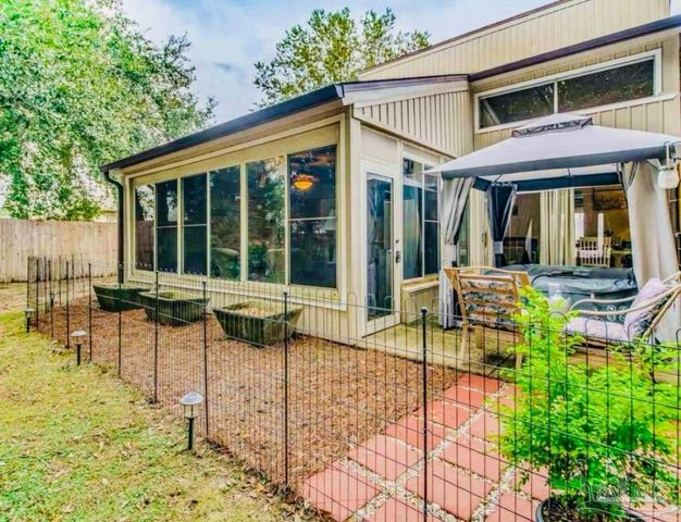 4701 Huron Dr, Pensacola, FL 32507