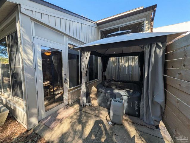 4701 Huron Dr, Pensacola, FL 32507