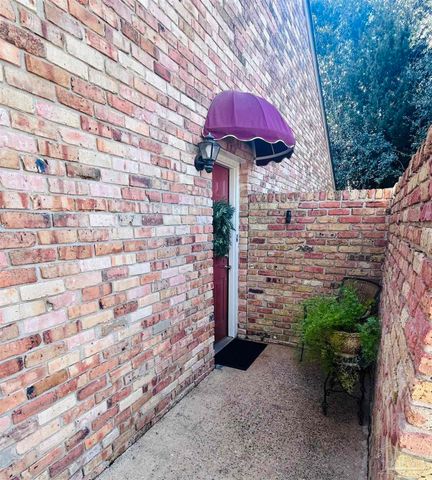 4701 Huron Dr, Pensacola, FL 32507