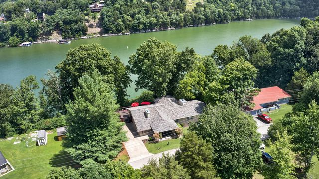 321 Herrington Woods Road, Harrodsburg, KY 40330