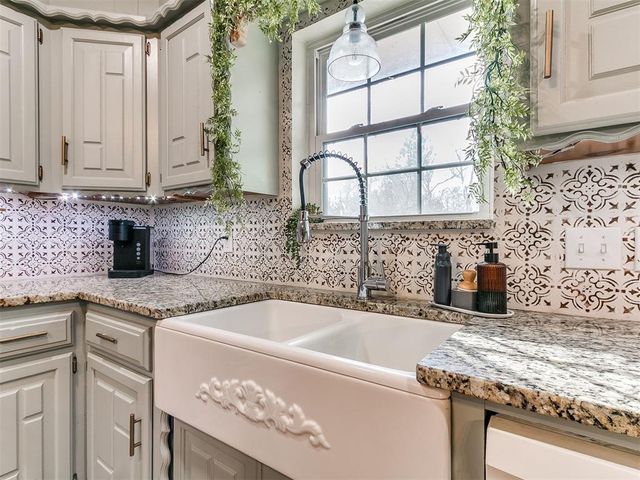 1701 S Luther Road, Harrah, OK 73045