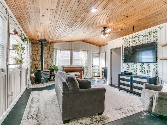 1701 S Luther Road, Harrah, OK 73045