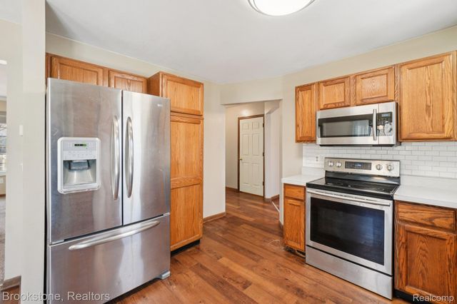 4207 Sunburst Avenue, Waterford Charter Township, MI 48329