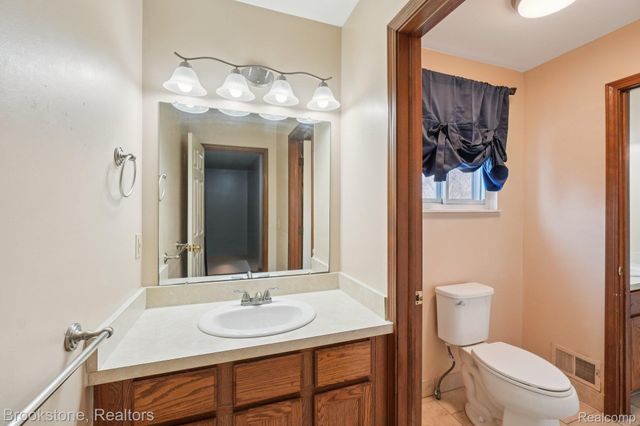 4207 Sunburst Avenue, Waterford Charter Township, MI 48329