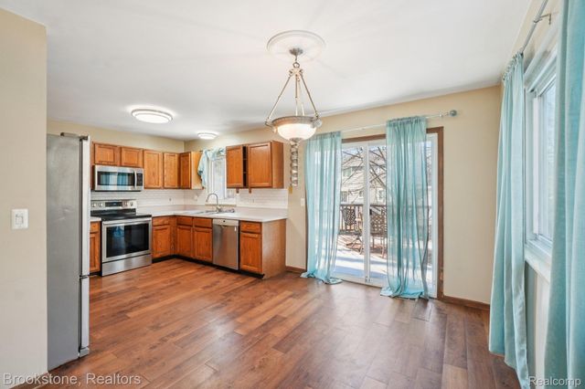 4207 Sunburst Avenue, Waterford Charter Township, MI 48329