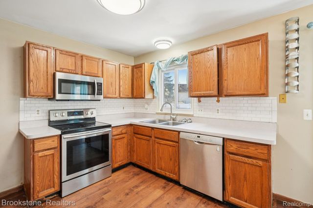 4207 Sunburst Avenue, Waterford Charter Township, MI 48329