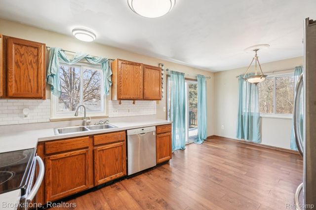 4207 Sunburst Avenue, Waterford Charter Township, MI 48329