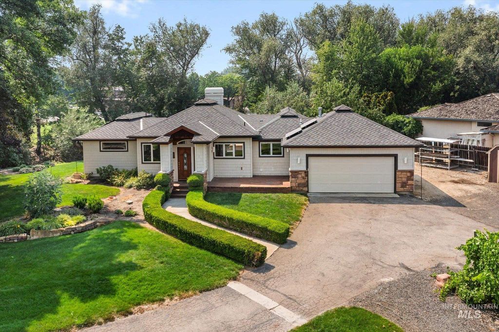 5810 W Castle Drive, Boise, ID 83703 photo 1
