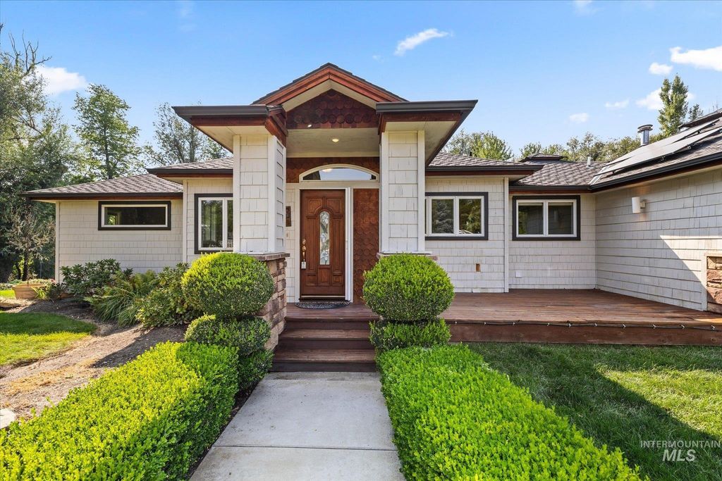5810 W Castle Drive, Boise, ID 83703 photo 2