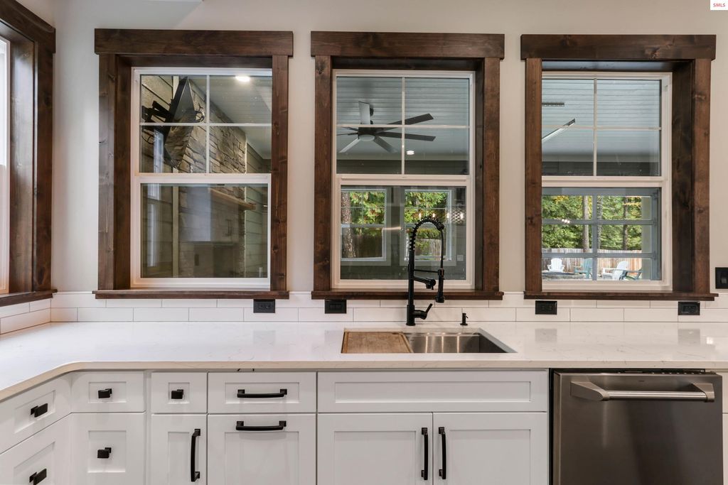 399 Forest Knolls Drive, Sandpoint, ID 83864 photo 16