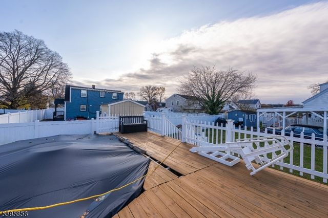 1115 Dukes Pkwy E, Manville Boro, NJ 08835