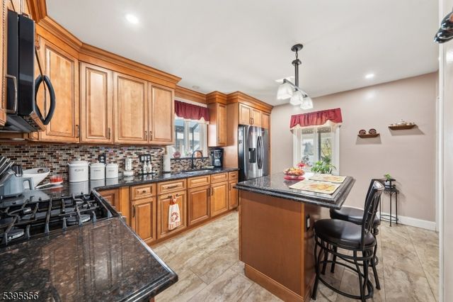 1115 Dukes Pkwy E, Manville Boro, NJ 08835