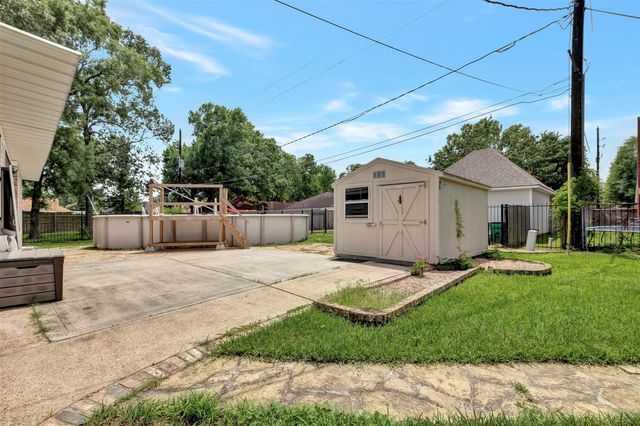 9822 El Chaco Street, Baytown, TX 77521