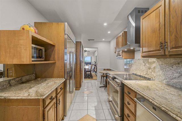 1100 BENJAMIN FRANKLIN DRIVE 802, Sarasota, FL 34236