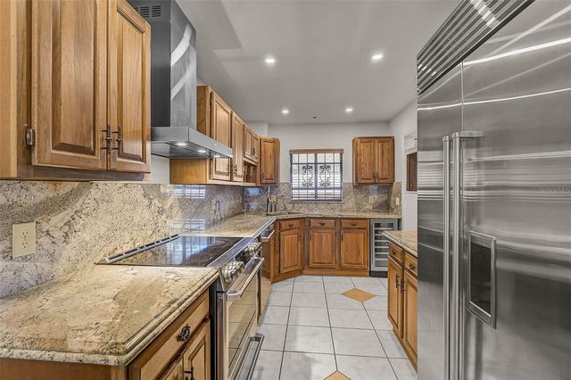 1100 BENJAMIN FRANKLIN DRIVE 802, Sarasota, FL 34236