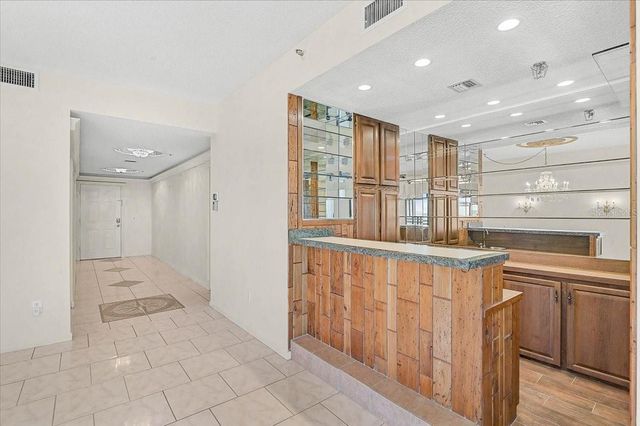 1100 BENJAMIN FRANKLIN DRIVE 802, Sarasota, FL 34236